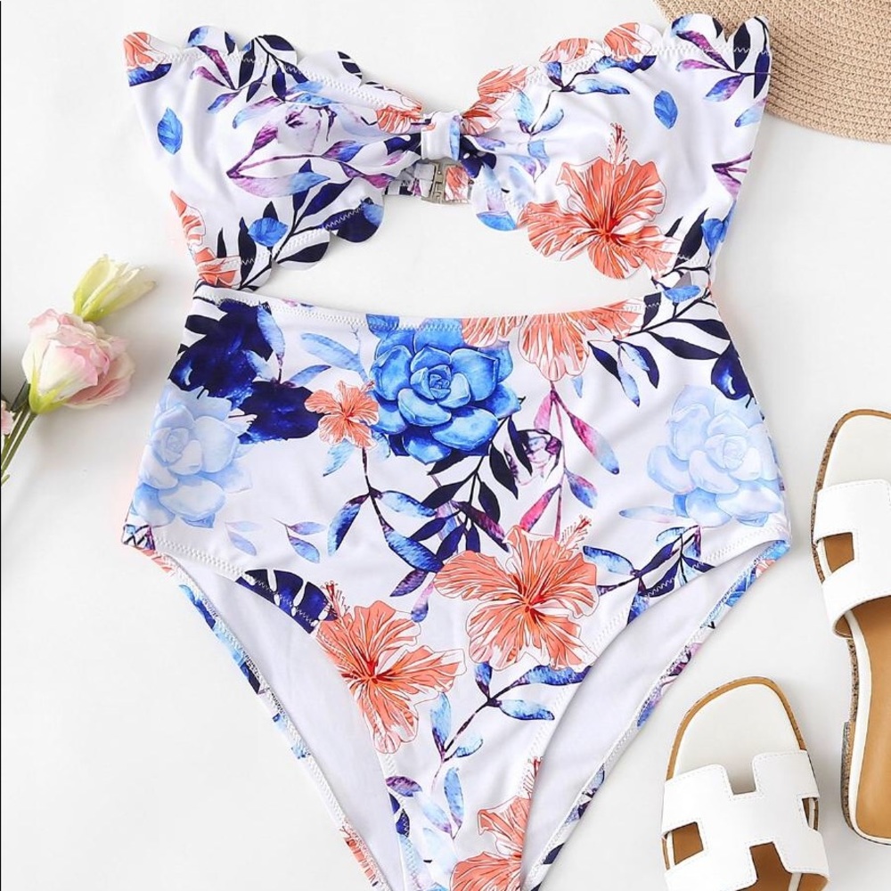 🆕Scallop trim cut out floral one piece swimsuit - Picture 4 of 8
